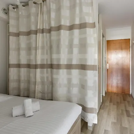 Charming Flat With Pool 8 Min Away From The In - Welkeys 公寓 昂蒂布